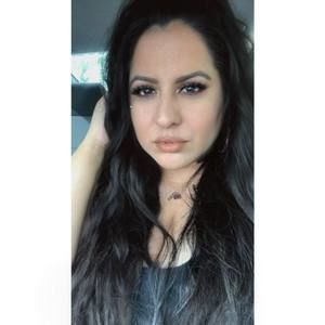 Meet your Posher, Mía